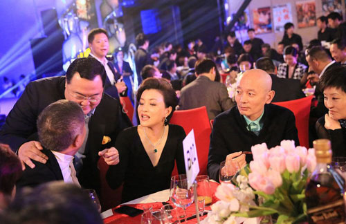 新疆维族流行歌曲,熊猫烟花官网,成龙60大寿晚